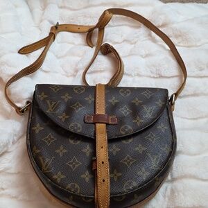 Authentic LOUIS VUITTON Chantilly MM Crossbody